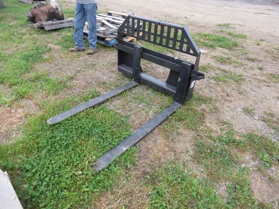 BRAND NEW Quick Attach Pallet Forks