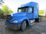 2003 Freightliner Columbia Sleeper Truck
