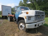 1990 Ford F700 Cab & Chassis