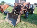 Ford 800 Tractor w/Loader