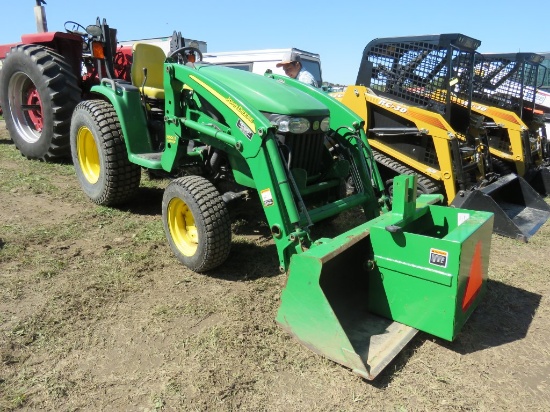 JD 3520 Tractor w/Loader