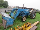 Ford 3000 Tractor w/Loader & Tire Chains