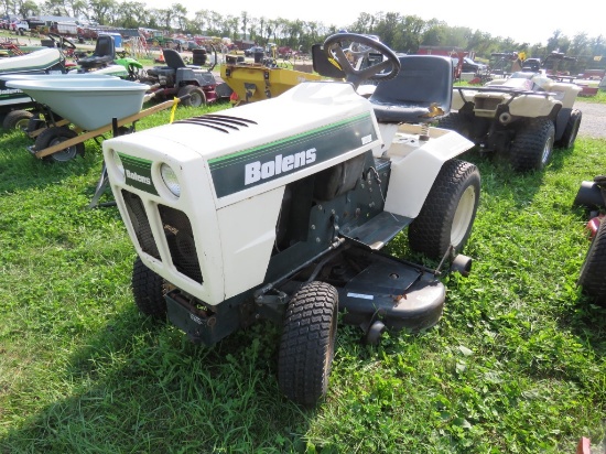 Bolens 1669 Lawn Tractor w/44inch Deck