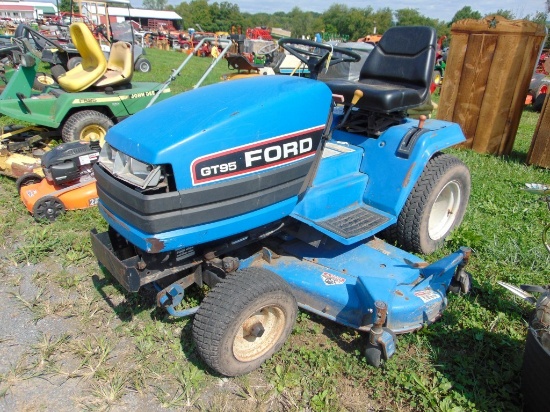 Ford GT95 Lawn Tractor w/60inch Deck