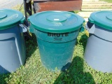 Rubbermaid Garbage Can w/Lid
