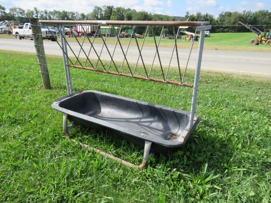 Hay feeder with pan