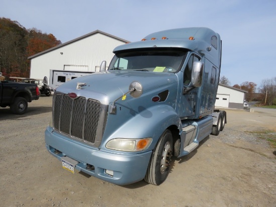 2010 Peterbilt 387 Sleeper Road Truck