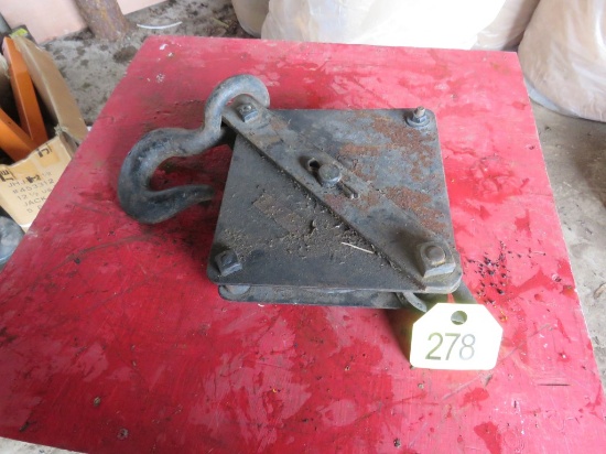 Large Pulley w/Hook