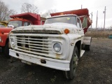 Ford 600 S/A Truck w/Air Flo Spreader Box