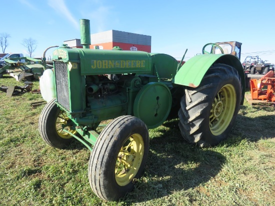 JD D Tractor