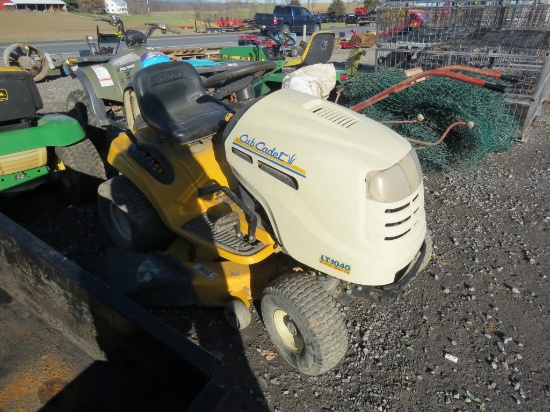 Cub Cadet LT1040 Lawn Tractor w/42inch Deck