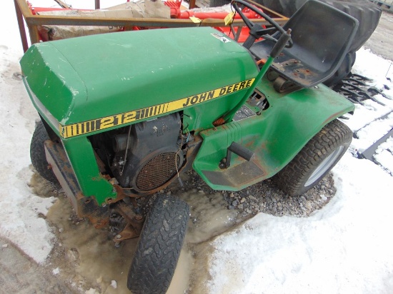 JD 212 Lawn Tractor
