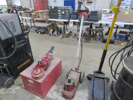 Air/Hydro Floor Jack