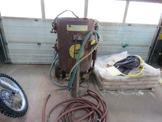 Titan Ultra Blast V-700 Sand Blaster w/Sand