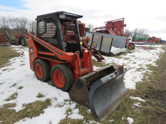 Thomas 83S Series Skidloader w/Bucket & Plow