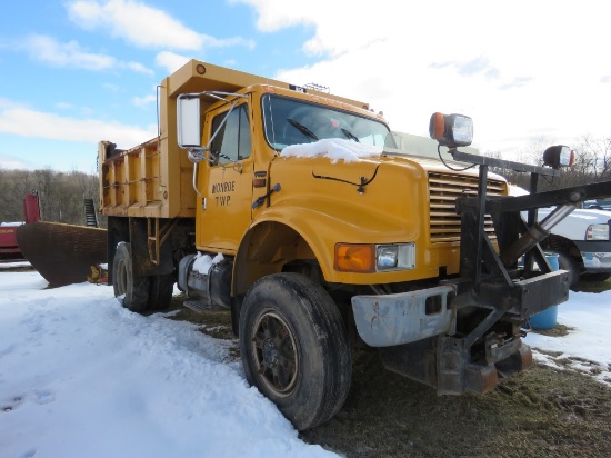 1991 International Dump Truck w/Salt Spreader & Snowplow