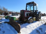 IH 2544G Tractor w/Front 90inch Snowplow