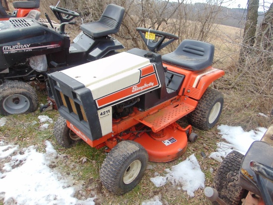 Murray lawn tractor w/46in deck and snow plow