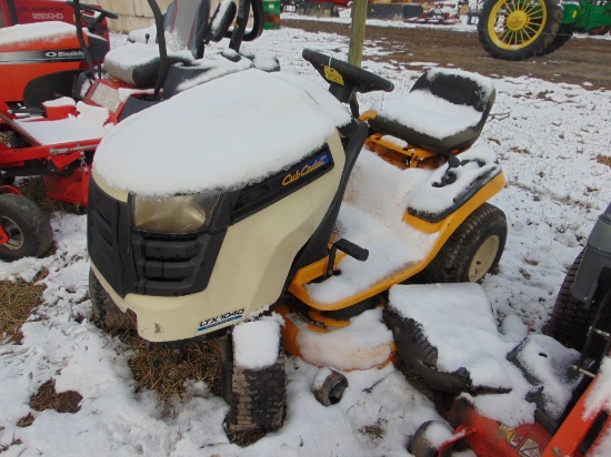 Cub Cadet LTX1040 Lawn Tractor w/42inch Deck