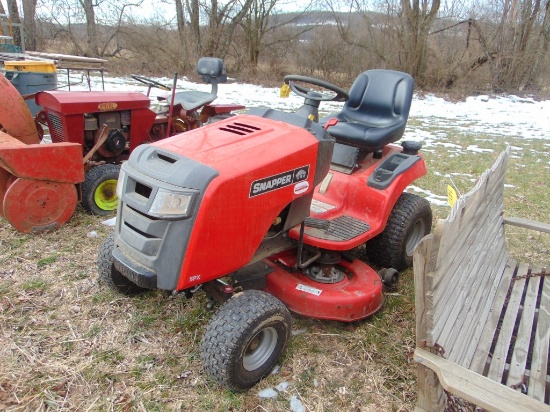 Snapper lawn tractor w/ 42in deck