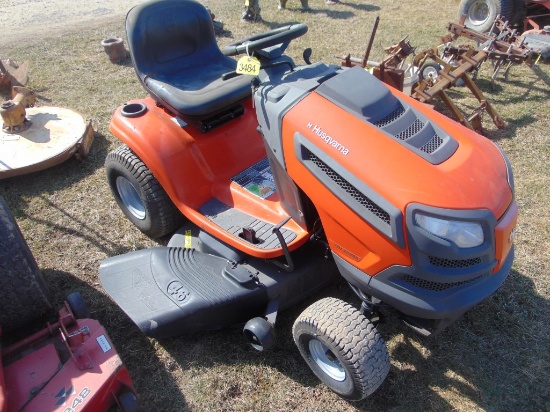 Husqvarna YTH22V46 Tractor w/46inch Deck