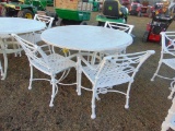 Round table w/ 3 chairs