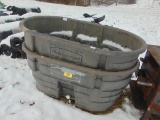 2 Rubbermaid Tubs