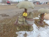 Concrete 2 frogs with umbrella
