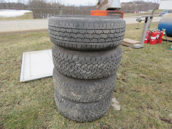 4 chrome rim and tire 245/75R17