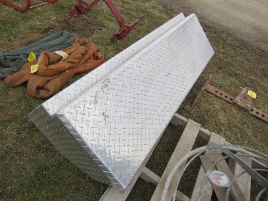 Truck tool box