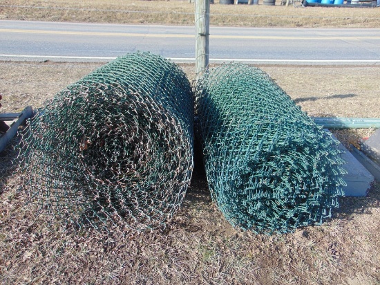 Chain link fence w/ top rail