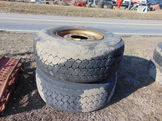 2 tires and rims 425/65R22.5