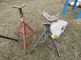 2 Jack Stands