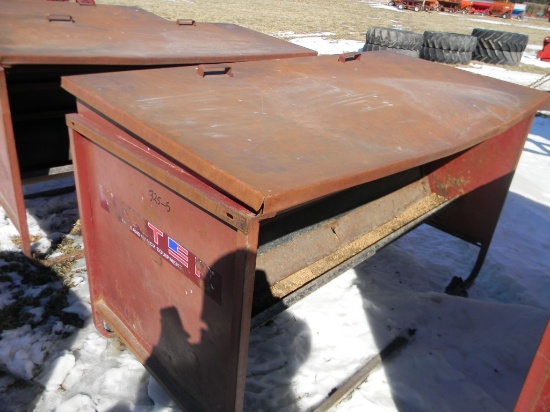 1000lb Tarter Creep Feeder