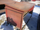 1000lb Tarter Creep Feeder