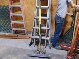 Round Shovel & Squeeze