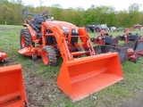 Kubota B2650 Tractor w/LA 534 Loader & 60inch Mower Deck