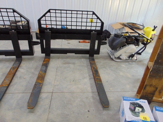 QT JBX 4000lb Pallet Forks