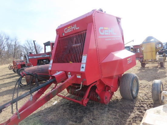 Gehl 2580 Round Baler