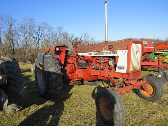 Farmall 706 Tractor