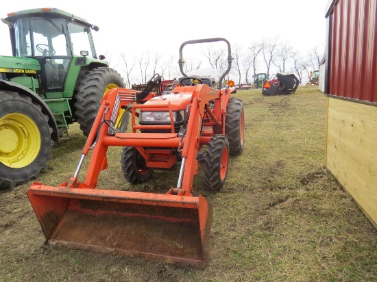 Kubota L3400 Tractor w/Loader