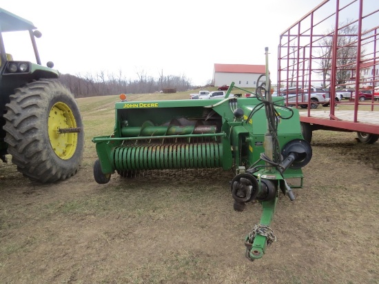 JD 348 Baler
