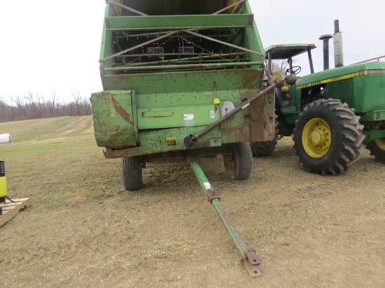 JD 716A Silage Wagon