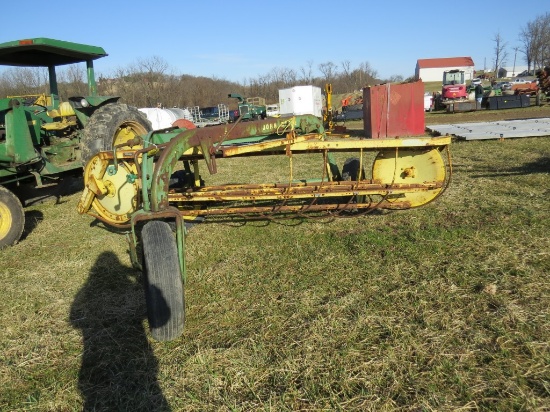 JD 660 Hay Rake w/Dolly Wheel