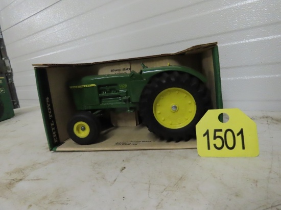 NIB 1/16 Ertl JD 5020 Tractor