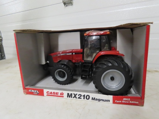 NIB 1/16 Ertl Case IH MX210 Magnum Tractor
