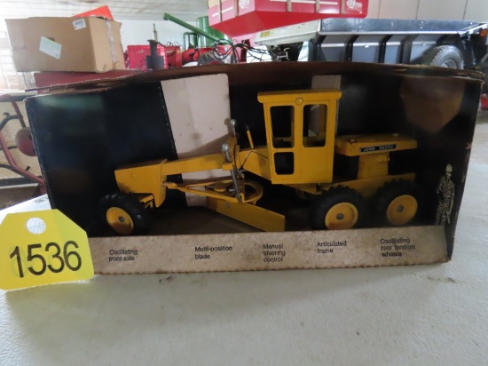 1/16 Ertl JD Motor Grader