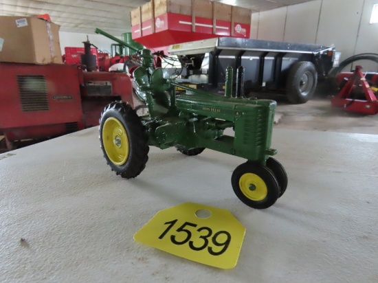 1/16 JD 1950's A Tractor w/Man