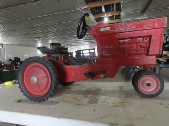 IH 1066 Original NFE Pedal Tractor