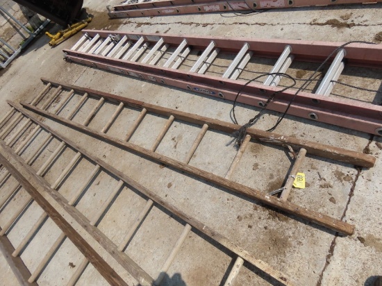 12' Wooden Ladder